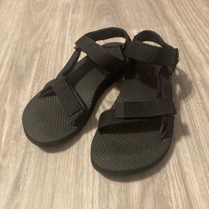 Black womens Teva Sandals